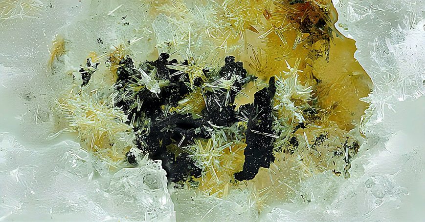 Misch xx Mimetesit nach Pyromorphit xx Grube Clara bei Oberwolfach im Schwarzwald Misch xx Mimetesit nach Pyromorphit xx Grube Clara bei Oberwolfach im Schwarzwald